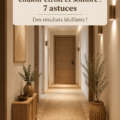 Un couloir étroit et lumineux avec une décoration chaleureuse et accueillante.