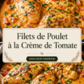 Filets de poulet à la crème de tomate sur une assiette garnie