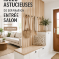 Exemple d'une séparation élégante entre une entrée et un salon avec des plantes et panneaux