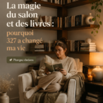 Un salon cosy avec des livres sur une étagère en bois et une lumière douce.
