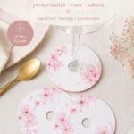 Marque-place personnalisé en rose pour un baptême élégant