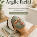 Masque facial à base d'argile appliqué sur le visage d'une femme.