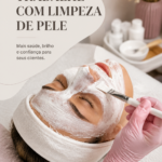Femme appliquant une crème hydratante sur son visage dans un cadre lumineux.