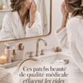 Patchs anti-rides posés sur un bureau avec des produits de beauté.
