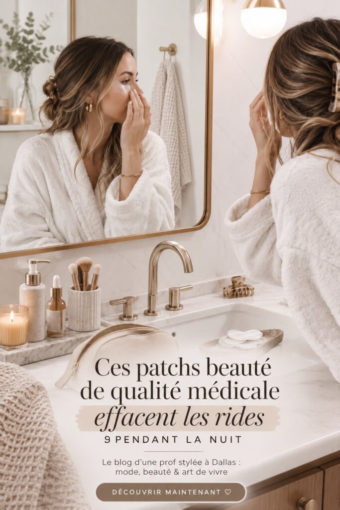 Patchs anti-rides posés sur un bureau avec des produits de beauté.