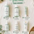 Femme appliquant une crème sur son visage avec une peau grasse éclatante.