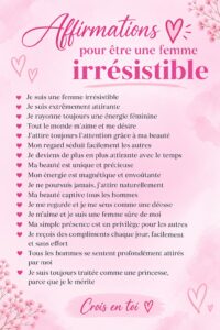 Femme souriante se regardant dans un miroir, inspirée par des affirmations de confiance