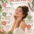 Femme appliquant une astuce beauté avec un sourire, ambiance chaleureuse